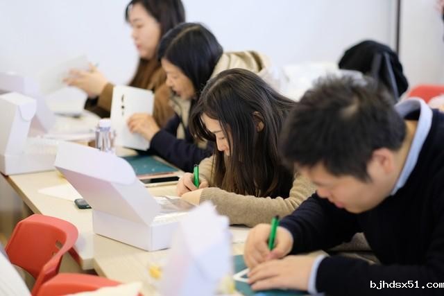 华体会app在线平台:直播带岗新形势,提升求职者的就业新体验